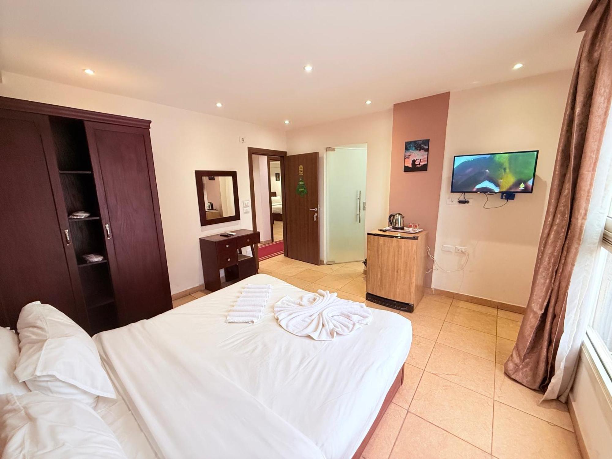 King Khafren View Inn Kafrat al Jabal Exterior photo